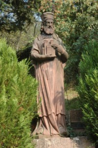 Saint Pirmin (vers 670-753) a fond&eacute; plusieurs monast&egrave;res entre la For&ecirc;t-Noire et les Vosges. Il &eacute;vang&eacute;lise le Bitscherland et d&eacute;c&egrave;de &agrave; Hornbach, dans le proche Palatinat, o&ugrave; il a op&eacute;r&eacute; sa derni&egrave;re fondation (statue du saint pr&egrave;s de l'ancienne abbaye de Murbach, dans le sud de l'Alsace).